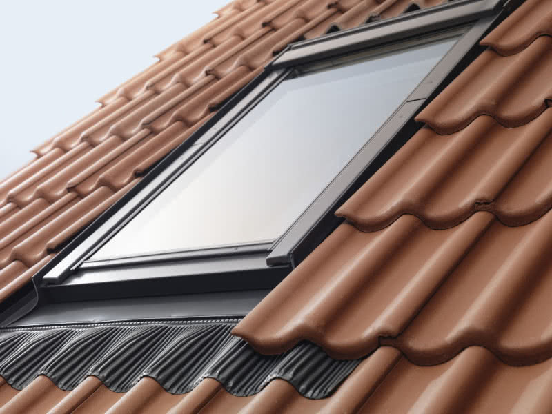Okno dachowe zamontowane z użyciem systemu ciepłego montażu VELUX BDX 2000 Okno dachowe zamontowane z użyciem systemu ciepłego montażu VELUX BDX 2000